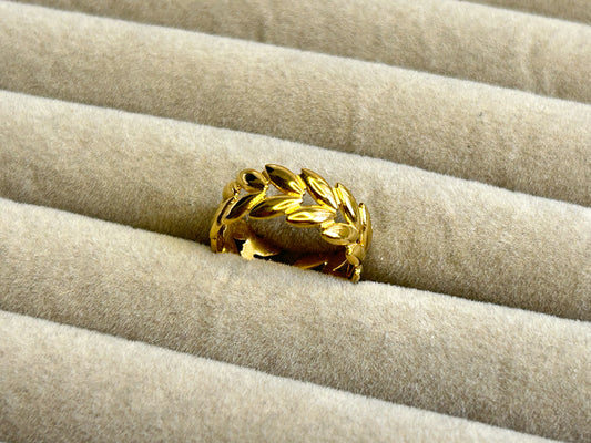 Golden Laurel Ring