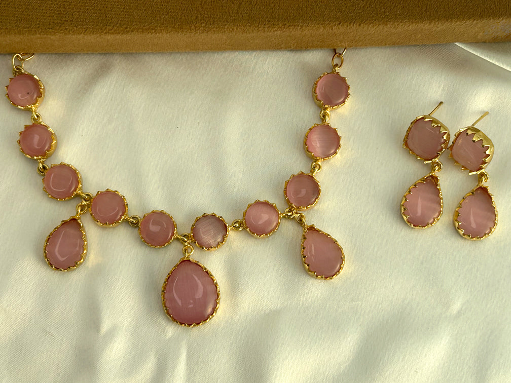 Fiona Necklace With Earrings - Pink