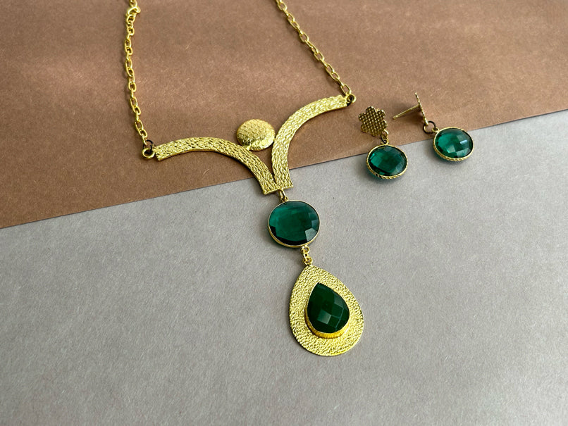 Tapsi Dew Drop Necklace with Earrings