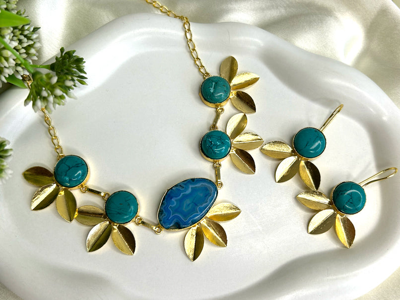 Golden Flora Necklace Set