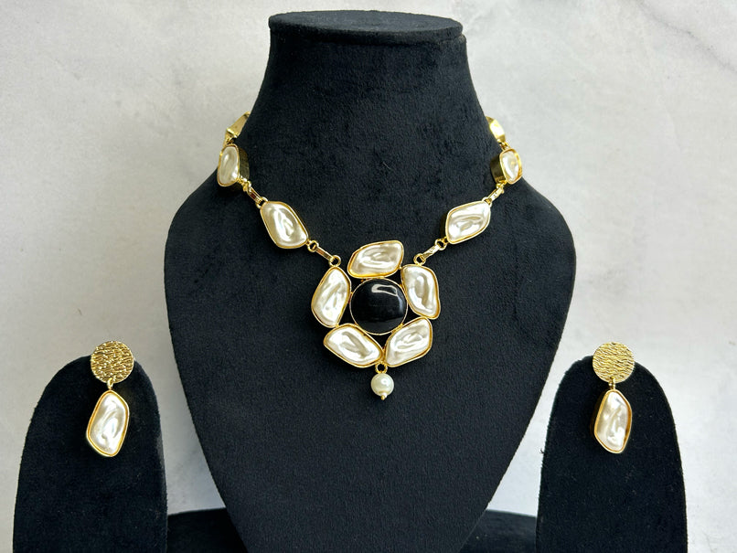 Pavitra Pearl Necklace Set