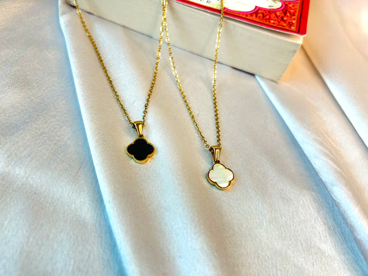 Clover Necklace Set